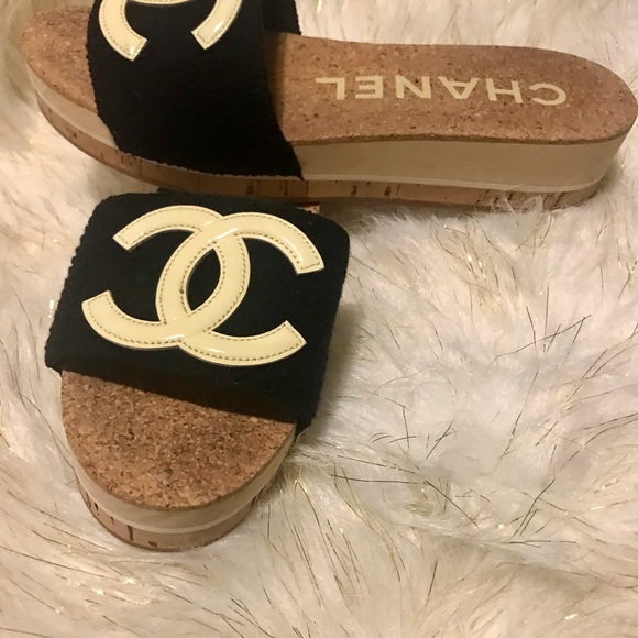 Chanel lovely slides Interlocking CC Logo Patent leather and tweed❤️cork mules. - Picture 15 of 16